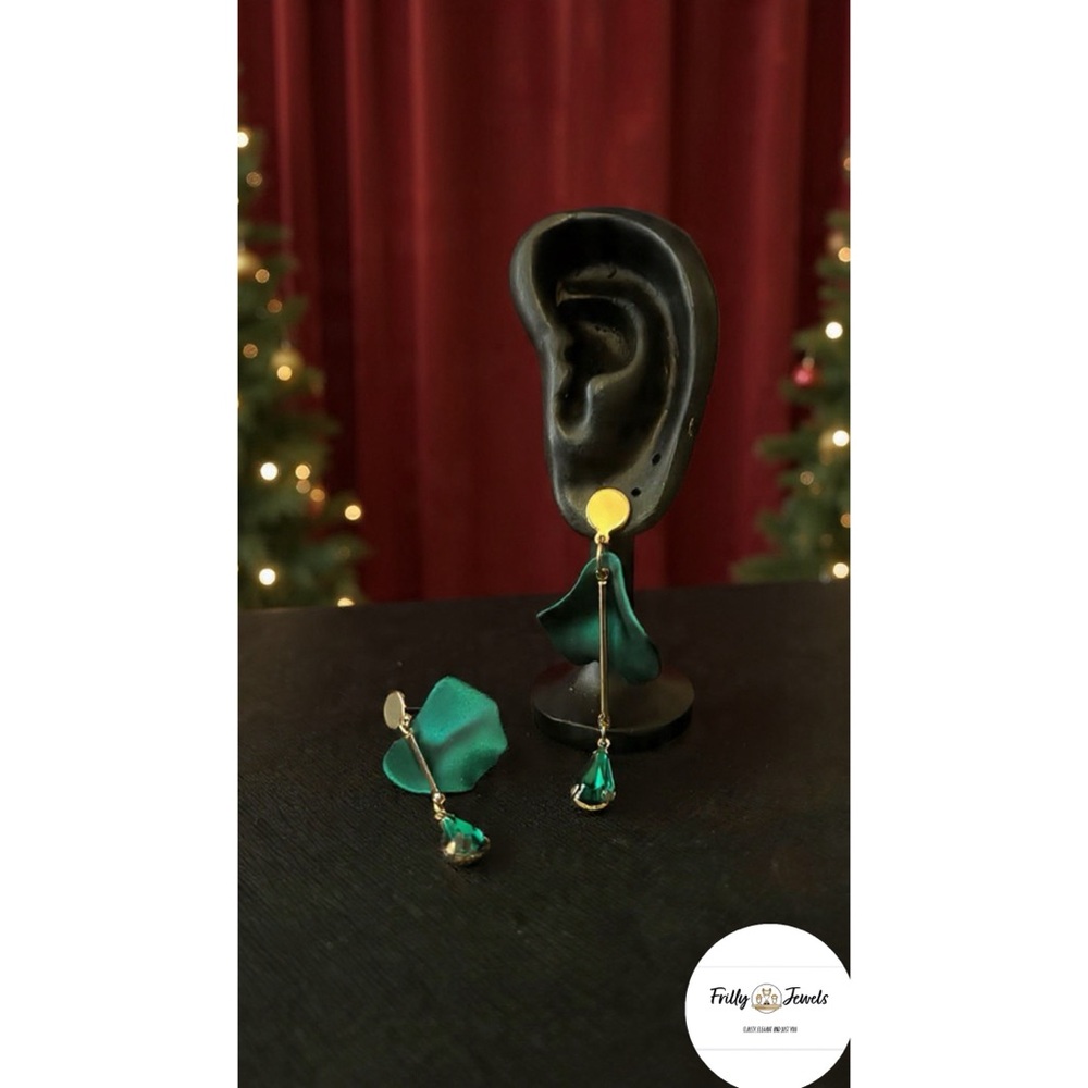 Elegant Green Drop Earrings